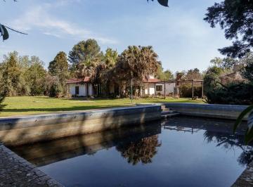 Casa · 200ha · 4 Ambientes · 4 Cocheras · Casa Venta en Lote de 3563 m² Apta C. Hipotecario