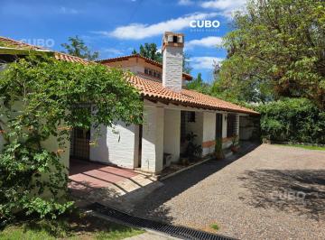 Casa · 260m² · 8 Ambientes · 3 Cocheras · Alquiler Casa 4 Dorm. Amoblada – Chacras de Coria – Jardín y Piscina
