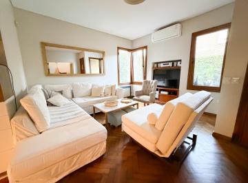 Casa · 180m² · 4 Ambientes · 1 Cochera · Venta Casa 4 Ambientes en Acassuso con Parque y Pileta