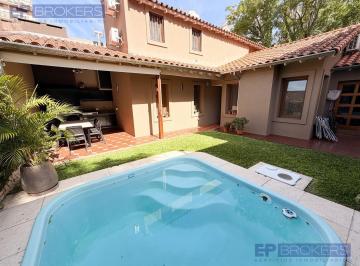 Casa · 180m² · 4 Ambientes · 1 Cochera · Venta Casa 4 Ambientes en Acassuso con Parque y Pileta