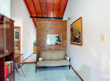 Casa · 48m² · 2 Ambientes · 2 Cocheras · Casa en Berisso Sobre Av Montevideo!
