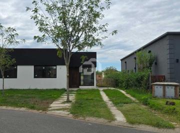 Casa · 140m² · 4 Ambientes · 2 Cocheras · Casa en Venta en San Pablo, Pilar, G. B. a. Zona Norte