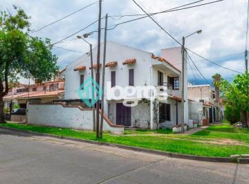 Casa de 6 ambientes, Salta · Casa en Venta con Cochera – Tres Cerritos – Salta