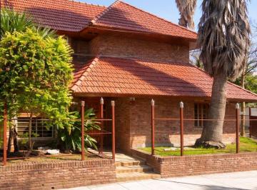 Casa · 134m² · 4 Ambientes · 2 Cocheras · Casa 4 Ambientes con Patio y Parrilla en Haedo – Ideal Familia o Inversores