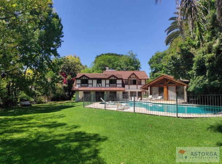 Casa · 600m² · 5 Ambientes · 3 Cocheras