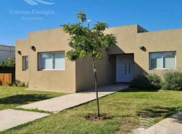Casa · 150m² · 4 Ambientes · 2 Cocheras · Venta - Casa 4/cuatro Ambientes, Jardín - San Gabriel, Villanueva