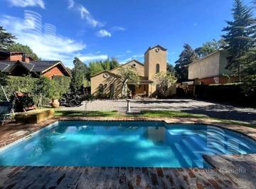 Quinta vacacional · 320m² · 6 Ambientes · 1 Cochera · Quinta en Venta en El Barrio Los Naranjos