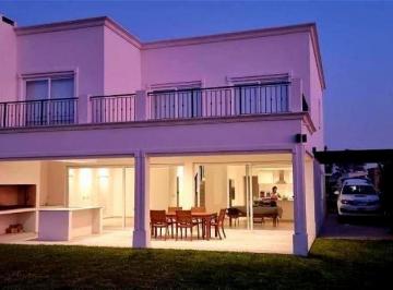 Casa · 270m² · 5 Ambientes · 2 Cocheras · Casa en Barrio Pilar del Este