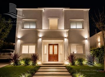 Casa · 270m² · 5 Ambientes · 2 Cocheras · Casa en Barrio Pilar del Este