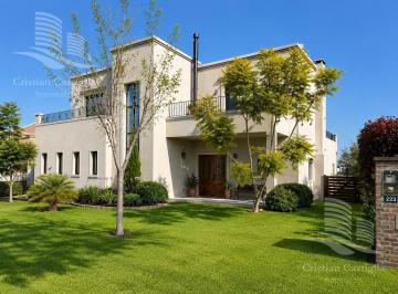 Casa · 208m² · 3 Dormitorios · 2 Cocheras · Casa en San Rafael