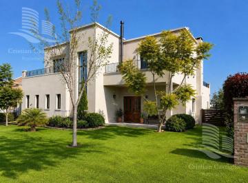 Casa · 208m² · 3 Dormitorios · 2 Cocheras · Casa en San Rafael