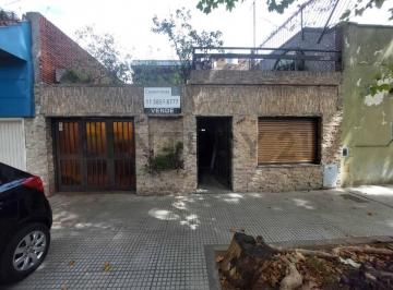 Casa · 130m² · 5 Ambientes · 1 Cochera · Venta Casa 5 Ambientes con Cochera en Monte Castro