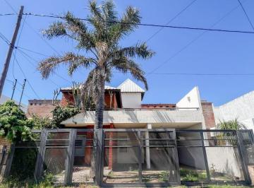 Casa · 223m² · 5 Ambientes · 3 Cocheras · Venta Casa 3 Dorm. Parque Capital