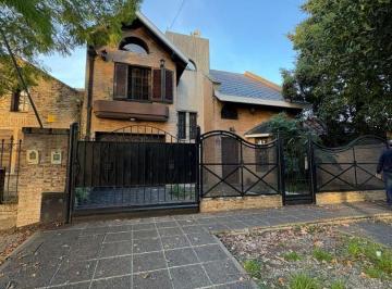 Casa · 180m² · 4 Ambientes · 1 Cochera · Hermoso Chalet en Venta en Glew