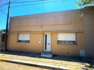 Casa · 120m² · 5 Ambientes · Venta Casa 2 Dorm. + Patio y Terraza - Barrio Industrial