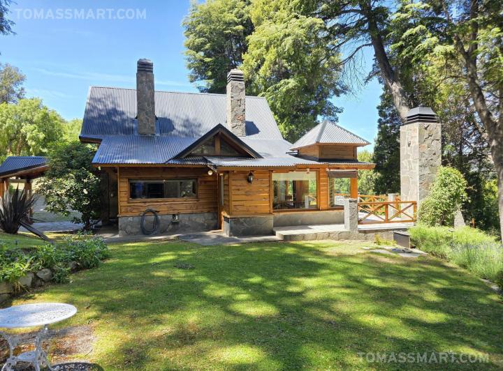 Casa · 220m² · 5 Ambientes · 4 Cocheras