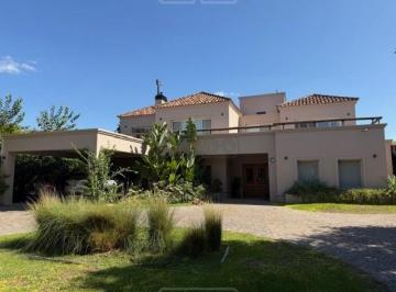 Casa · 311m² · 7 Ambientes · Casa en Venta en Buenos Aires Village, Bella Vista, San Miguel