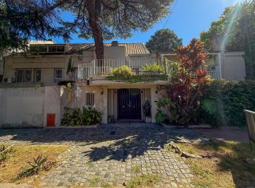 Casa · 515m² · 8 Ambientes · 4 Cocheras · Casa en Venta, 3 Plantas, con Jardín y Pileta - Martínez