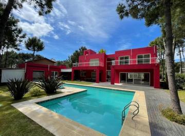 Casa · 296m² · 6 Ambientes · Casa en Venta - 4 Dorm. 2 Baños - Pinamar