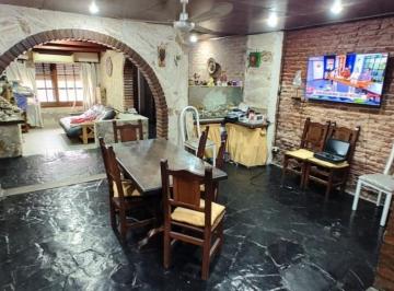 PH · 75m² · 3 Ambientes · 1 Cochera · PH en Venta – Bernal - 3 Ambientes - Patrio - Terraza - Parrilla - Garaje - Apto Credito