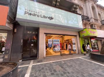 Local comercial · 220m² · Excelente Local Peatonal de Cordoba. Vidriera a La Calle. Alto Transito