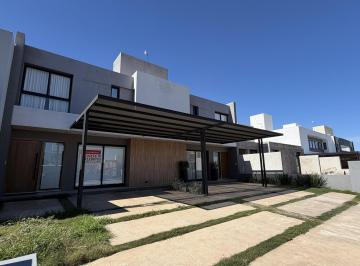 Foto · Amplio Duplex de Calidad en Prados de Manantiales - 3 Dorm.