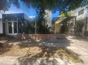 Casa de 8 ambientes, Córdoba · Vendo Casa 4 Dor 2 Coch Patio Poeta Lugones - Apto Credito