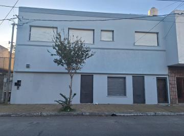 Local comercial · 110m² · 3 Ambientes · 1 Cochera · Local en Alquiler con Cochera