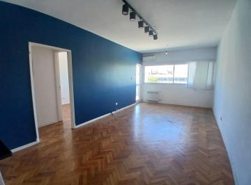 Departamento de 4 ambientes, Colegiales · Excelente 3 Ambientes con Dependencias o Escritorio - Contrafrente Abierto - Muy Luminoso