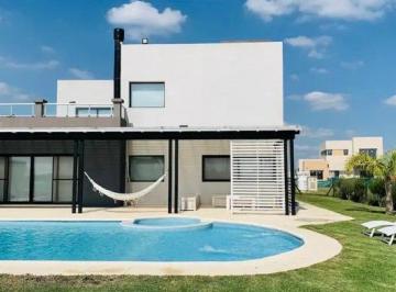 Casa · 435m² · 7 Ambientes · 4 Cocheras · Venta Casa 4 Ambientes en Barrio La Alameda Canning