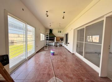 Casa · 70m² · 7 Ambientes · Casa en Venta en La Plata, Casas Más Dos Locales.