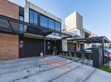 Casa · 174m² · 6 Ambientes · 2 Cocheras · Duplex en Venta en Cañuelas Chico