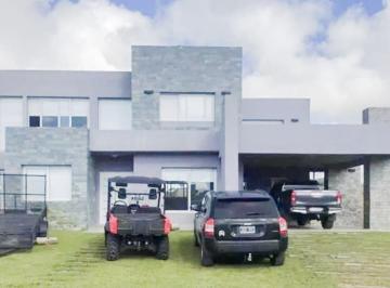 Casa · 300m² · 5 Ambientes · 2 Cocheras · Hermosa Casa en Venta en Costa Esmeralda, Pinamar