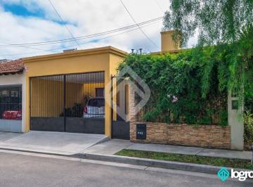 Casa de 3 ambientes, Salta · Casa en Venta en Barrio Universidad Católica, Salta