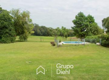 Casa · 261m² · 6 Ambientes · 6 Cocheras · Casa en Venta Fondo Golf en Lomas de La Carolina