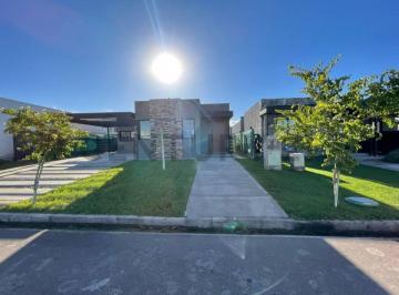 Casa · 220m² · 5 Ambientes · 1 Cochera · Venta de Casa a Estrenar - Barrio Alma Gardenia