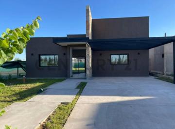Casa · 220m² · 5 Ambientes · 1 Cochera · Venta de Casa a Estrenar - Barrio Alma Gardenia C8