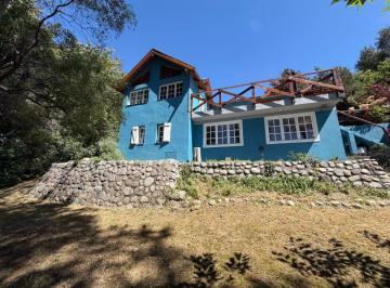 Casa de 5 ambientes, San Carlos de Bariloche · Casa en Venta en Bariloche. Barrio Melipal. Vista a Lago y Bosque.