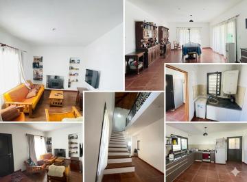 Casa · 259m² · 4 Ambientes · 2 Cocheras · Casa en Venta 5 Ambientes en Lujan