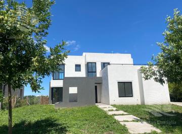 Casa · 266m² · 6 Ambientes · 3 Cocheras · Casa 6 Ambiente con Pileta en El Canton - Golf