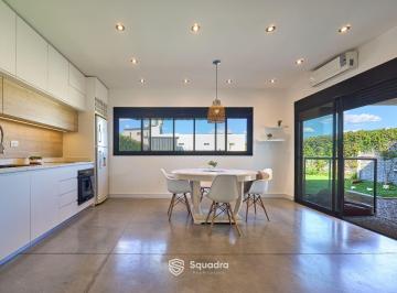 Casa · 60m² · 3 Ambientes · 1 Cochera · Venta - Casa 2 Dorm., Piscina, Galería y Jardín - Altos de Piñero. Apto Crédito.