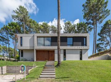 Casa · 252m² · 5 Ambientes · Casa en Venta Pinamar Alamos