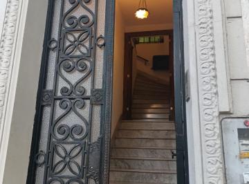 PH de 9 ambientes, Rosario · Venta Casa en Lourdes. Amplio Patio.