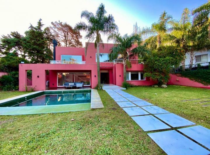 Casa · 400m² · 7 Ambientes · 4 Cocheras
