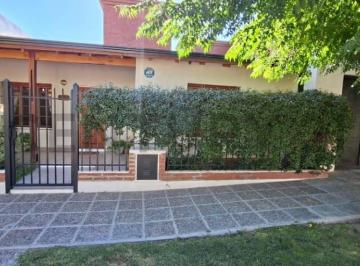 Casa · 180m² · Casa 3 Dorm. con Pileta - Apta Credito