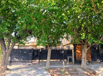Casa de 5 ambientes, Guaymallén · Casa con Departamento en Venta