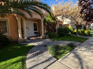 Casa de 7 ambientes, Gobernador Benegas · Venta de Casa en Barrio Privado