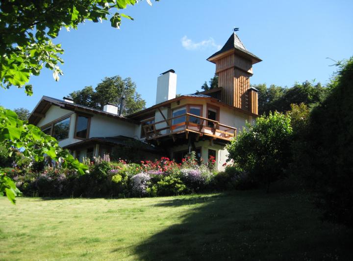 Casa · 300m² · 8 Ambientes · 1 Cochera