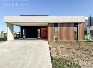 Casa · 154m² · 5 Ambientes · 2 Cocheras · Casa en Venta en Santa Lucia, Pilar del Este