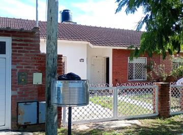 Casa · 64m² · 3 Ambientes · 1 Cochera · Casa 3 Amb. 64 m². - Barrio Ucip